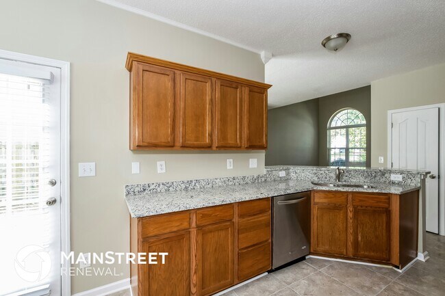 Building Photo - 2120 Highland Park Dr