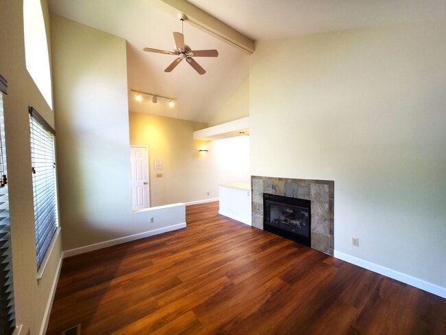 Building Photo - Beautifully Updated 3 Bedroom 2 Bath Updat...
