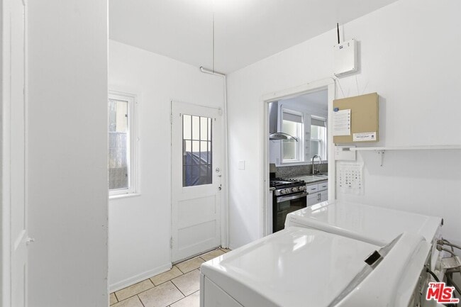 Building Photo - 1307 S Longwood Ave