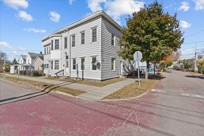 Building Photo - 45 Rose St