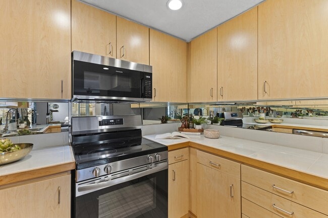 Building Photo - 3975 Hortensia St