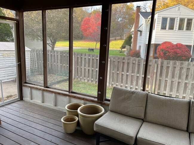 Porch. - 826 Hall St