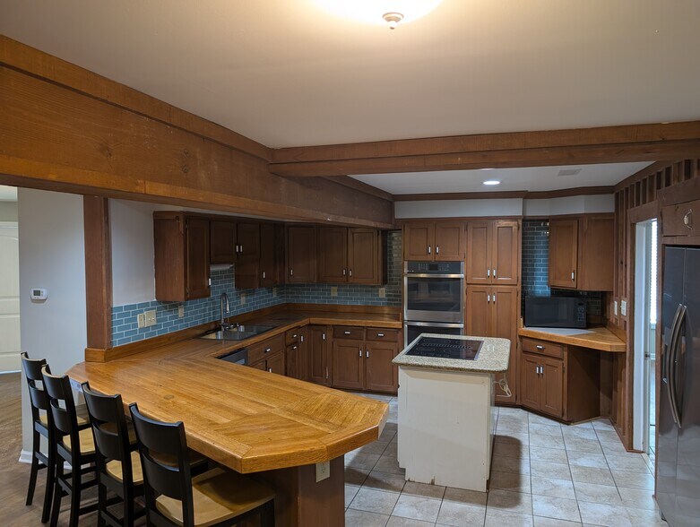 Building Photo - 6089 Braxton Rd