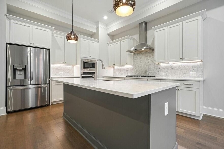 Building Photo - 123 Village Green Ave