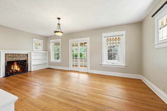 Building Photo - $4,720.95 with $300 off the first month's rent, 5 Beds - 5 Bath, Single Family Home in Denver wit...