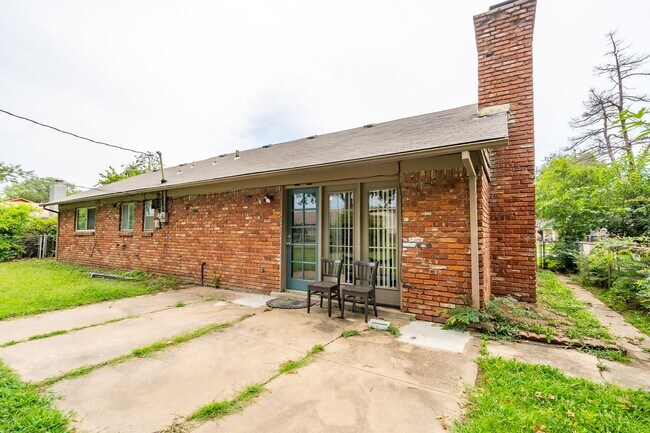 Building Photo - 9041 E 33rd St
