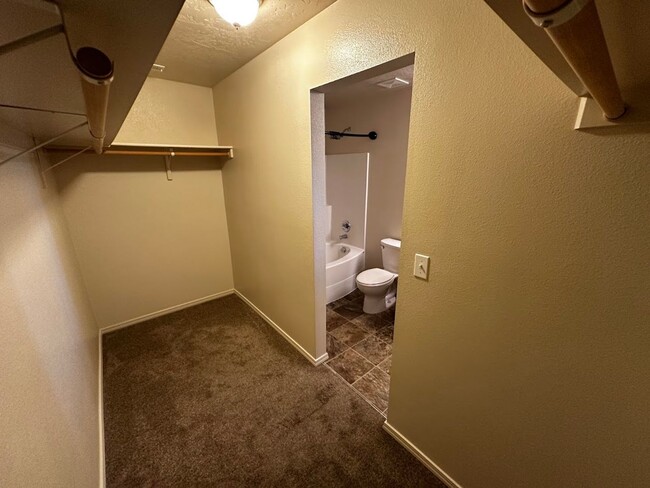 Building Photo - Ready for Move In - Cedar Creek Spacious L...