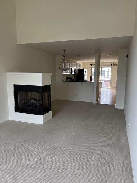 Building Photo - 3218 Camden Dr