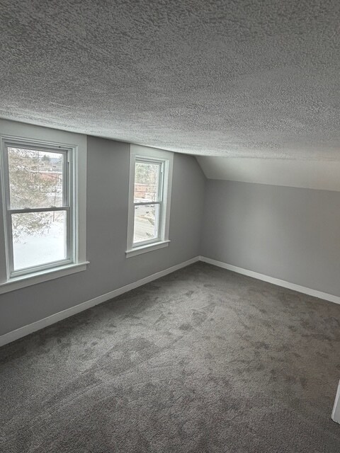 Building Photo - 122 River Rd