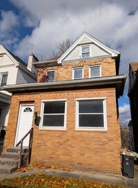 Building Photo - Freshly Remodeled 3 Bedroom House