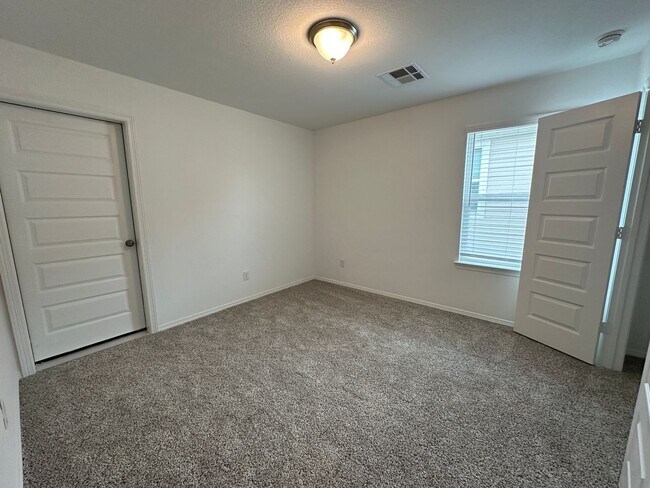 Building Photo - For Lease | 4 Bed, 2.5 Bath | 2,472 Sq Ft ...