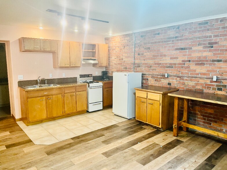 Building Photo - 124 S 2nd St