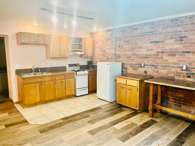 Building Photo - 124 S 2nd St