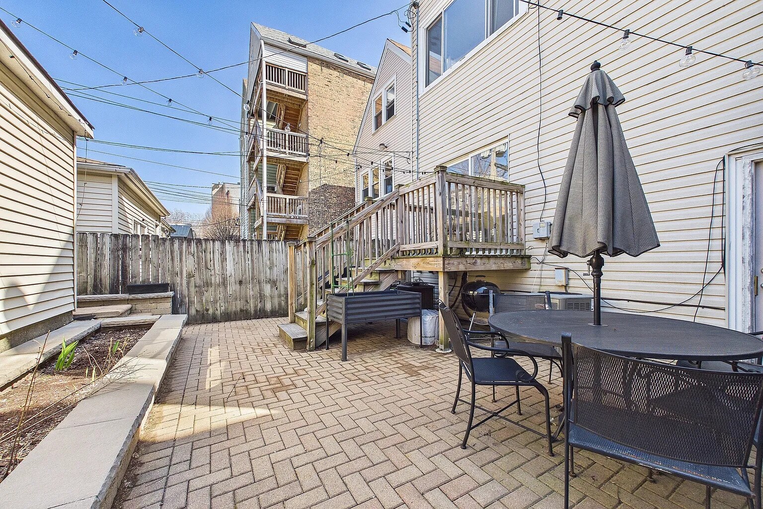 Shared backyard/patio - 2330 W Palmer St