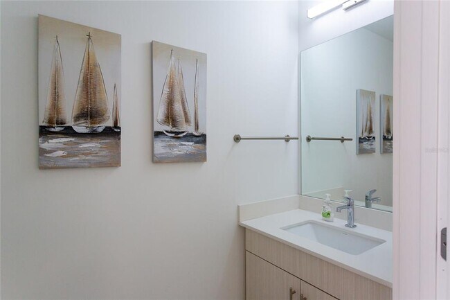 Building Photo - 1709 N Tamiami Trl