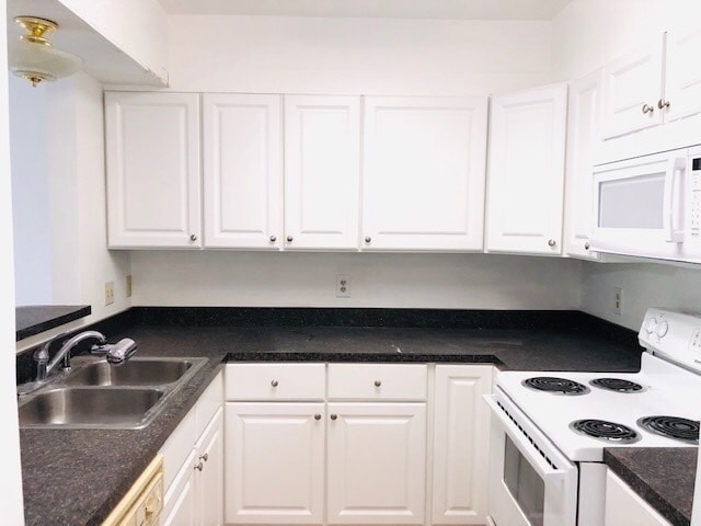 Building Photo - MOVE IN MARCH! 2 Story-Spacious 3 beds 2.5 bath townhouse with attached 2 car garage!!