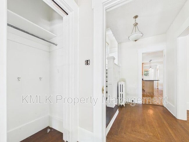 Building Photo - 137 Conger Ave