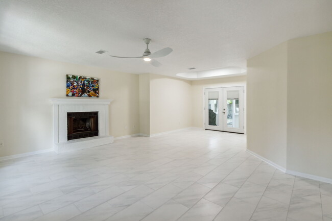 Building Photo - 4949 Windward Pl