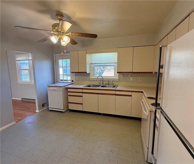 Building Photo - 178 Canonchet Dr