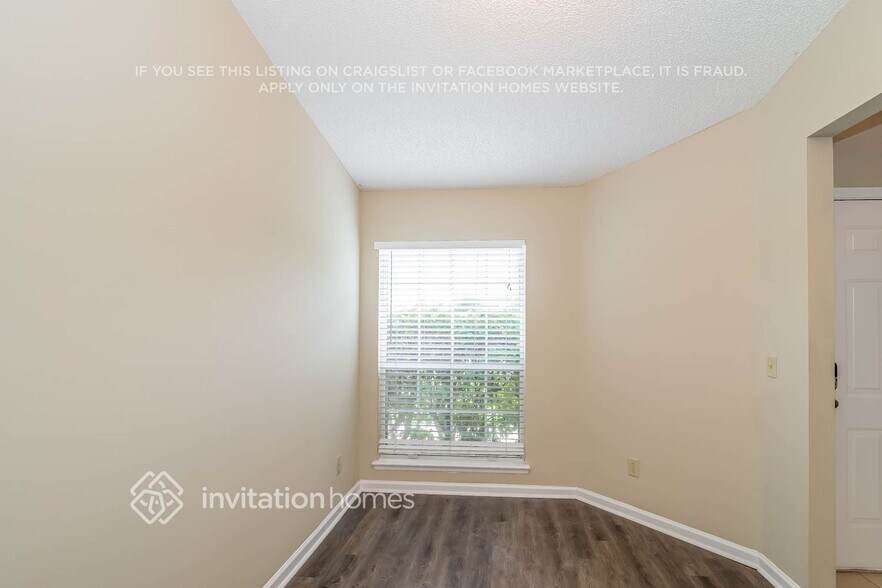 Building Photo - 12963 Silver Springs Dr N