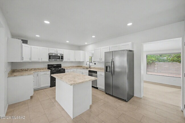 Building Photo - 5120 E Alberta Dr