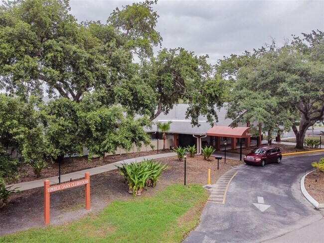 Building Photo - 11110 Carriage Hill Dr