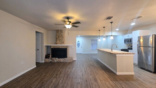 Building Photo - Newly Renovated NE San Antonio 3 bedroom home in established neighborhood-You do not want to miss...