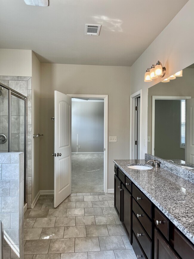 Building Photo - 7531 Silk Tree Pointe