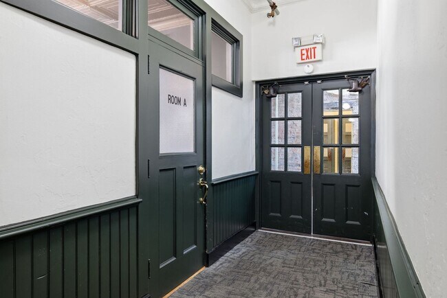 Building Photo - 910 Bingham St