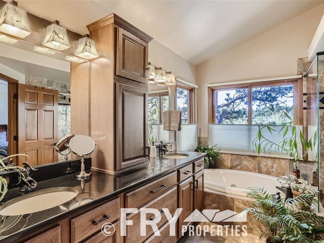 Building Photo - Luxury Rental in Beautiful Colorado Foothills