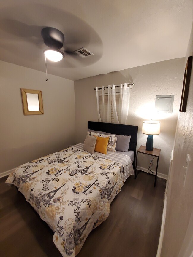 Building Photo - 1538 NE 42nd St