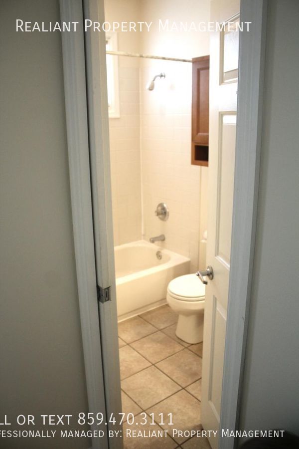 Building Photo - 3 Bedrooms, 2 baths. Downtown Lexington be...