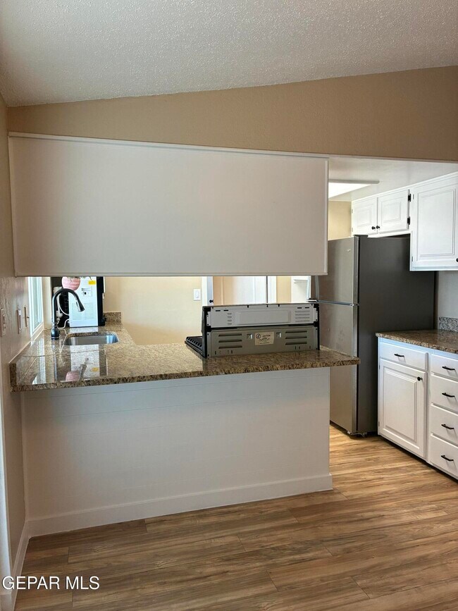 Building Photo - 5527 Carousel Dr