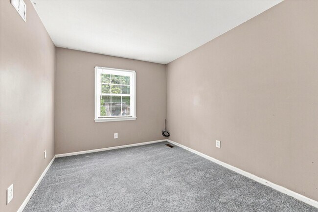 Building Photo - 701 Renner Rd