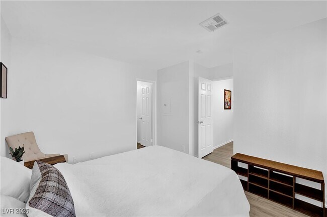 Building Photo - 3151 N Soaring Gulls Dr