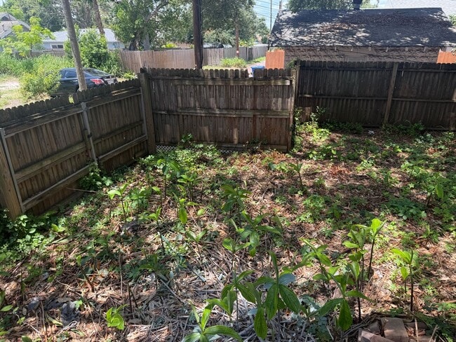 Building Photo - Affordable 2/1 located in St. Pete!