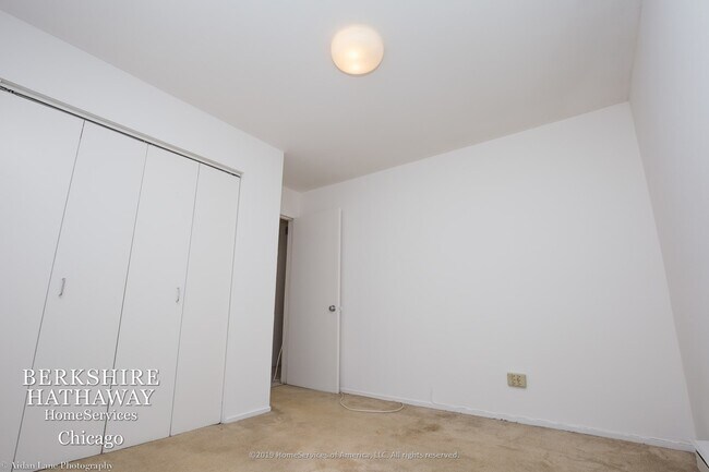 Building Photo - 3456 N Elaine Pl