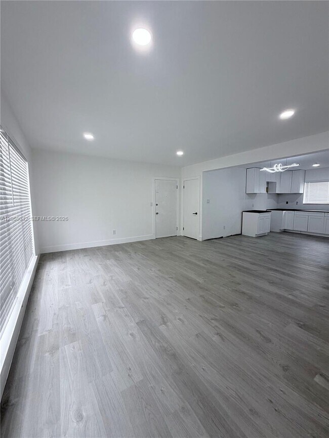 Building Photo - 316 Surfside Blvd