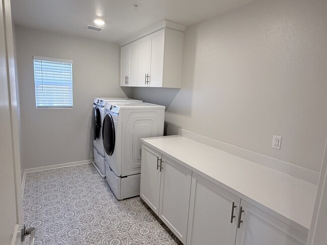 Building Photo - 31124 Hanover Ln