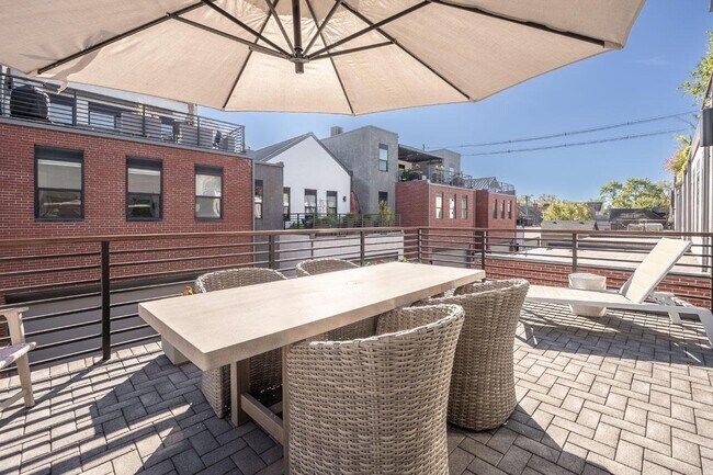 Building Photo - 598 Lathrop St