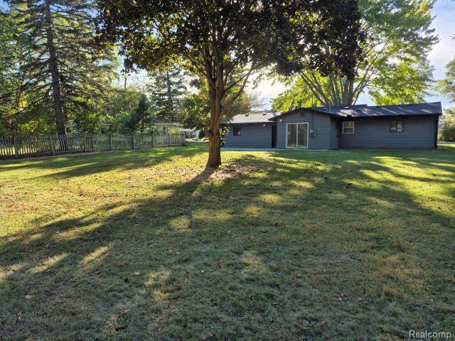 Building Photo - 6380 Eastlawn Ave