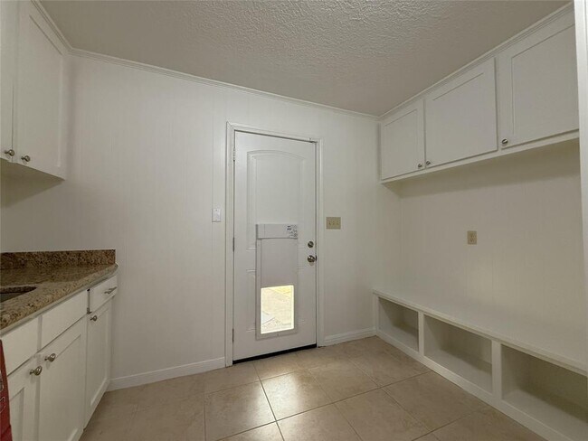 Building Photo - 5007 Shady Nook Ct
