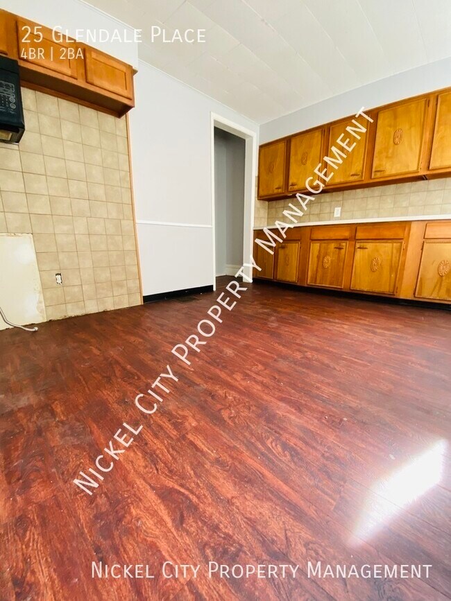 Building Photo - Beautiful 4 bedroom + Office Victorian Sty...