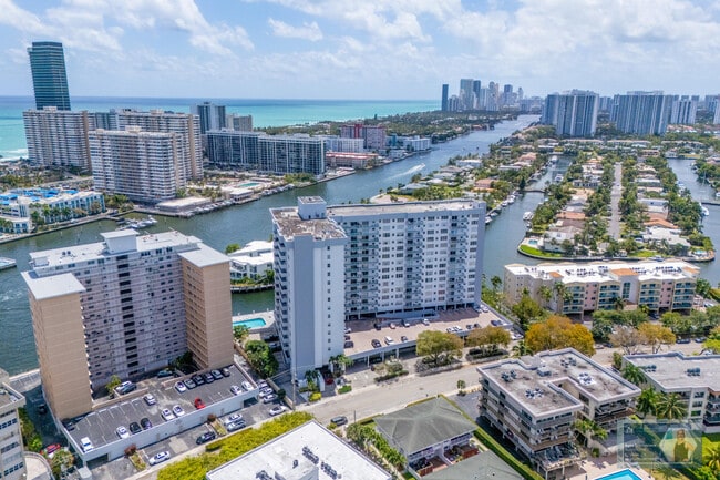 Building Photo - 137 Golden Isles Dr