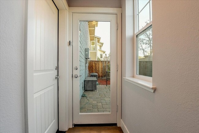 Building Photo - LUXURY TOWNHOME IN SUNNYVALE | 2014 BUILD