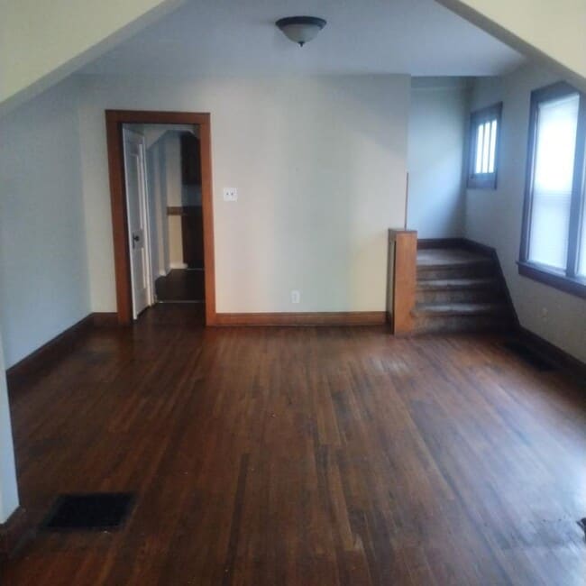Building Photo - 743 S Terrace Ave