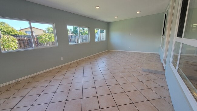 Building Photo - 28022 Thackeray Ave