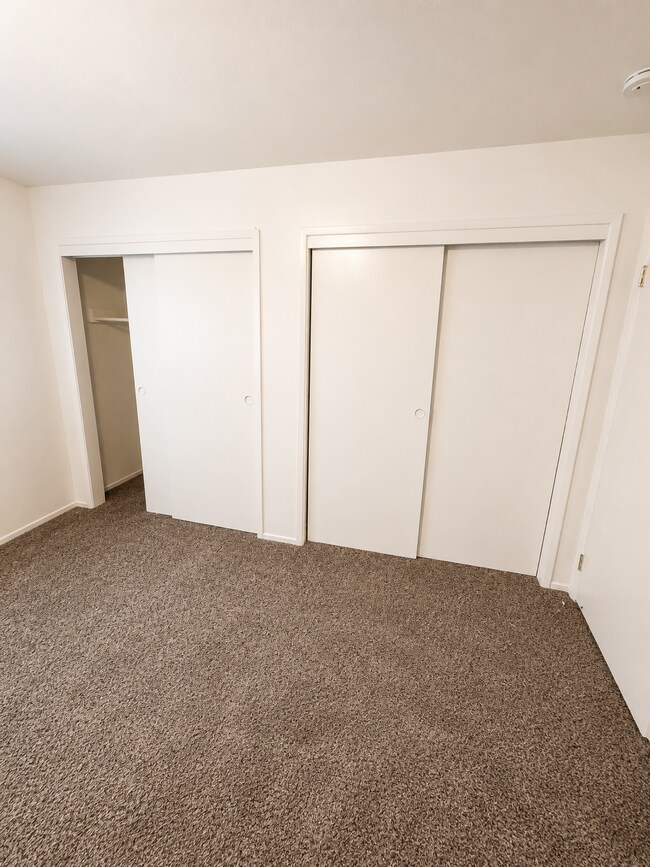 Building Photo - $1595 Moves You In - No August 2026 Rent - Two Bedroom must see! Parking On Site - Laundry On Site