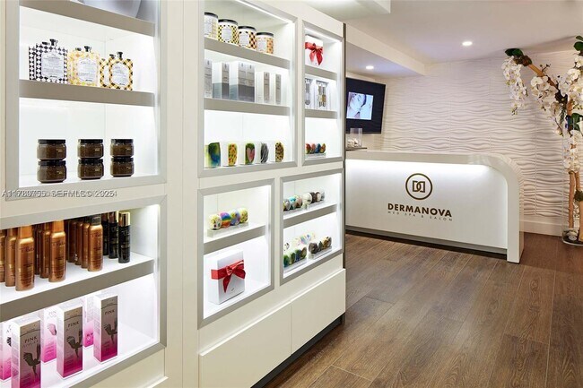 Building Photo - 1100 Biscayne Blvd