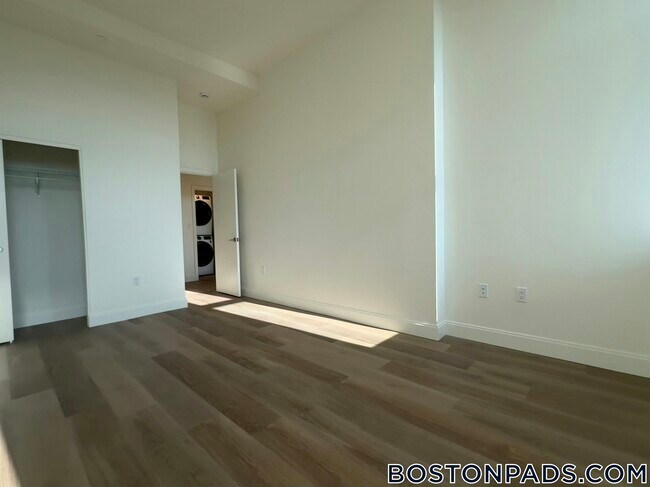 Building Photo - 1079 Commonwealth Ave